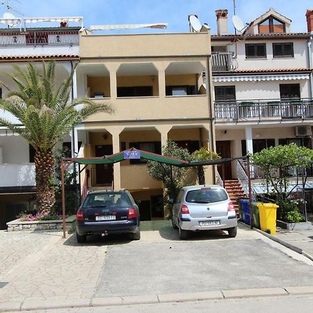 Apartments Lora Rovinj Bagian luar foto