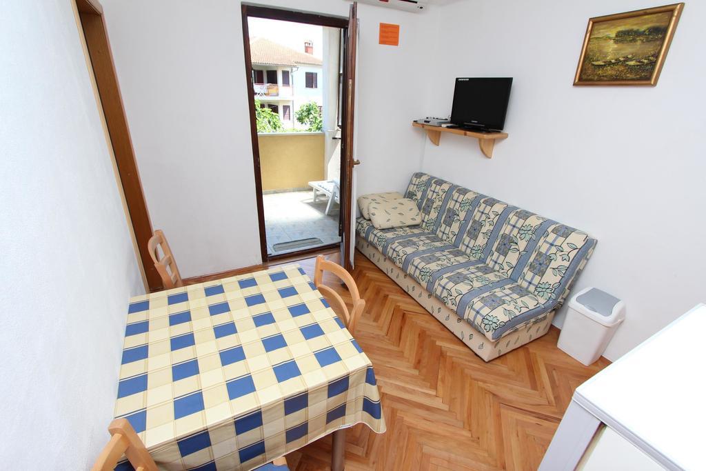 Apartments Lora Rovinj Bagian luar foto