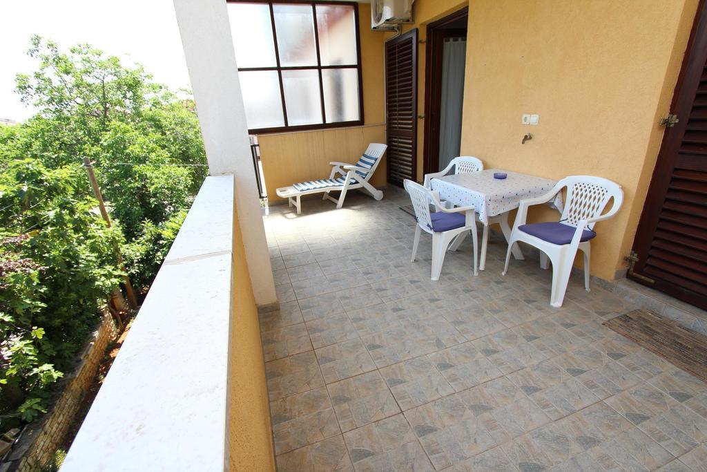 Apartments Lora Rovinj Bagian luar foto
