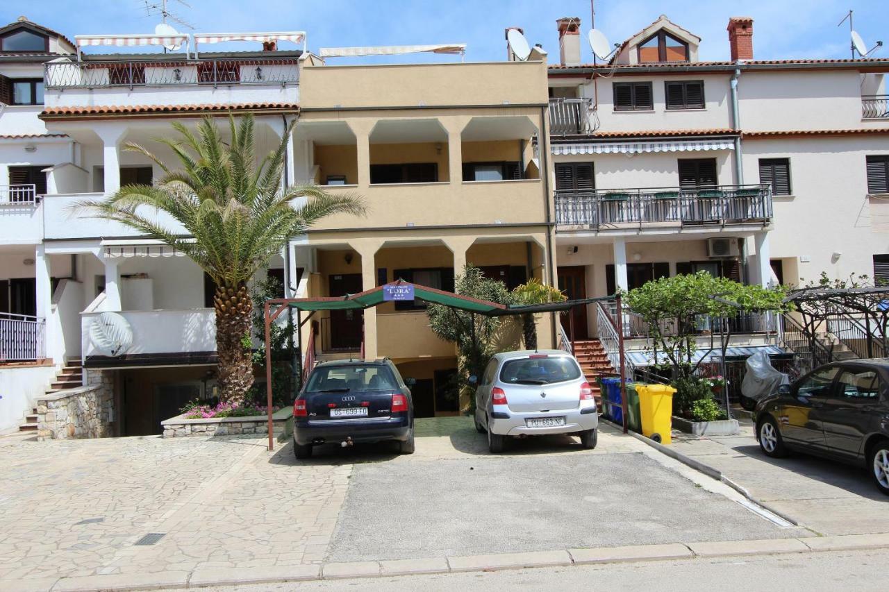 Apartments Lora Rovinj Bagian luar foto