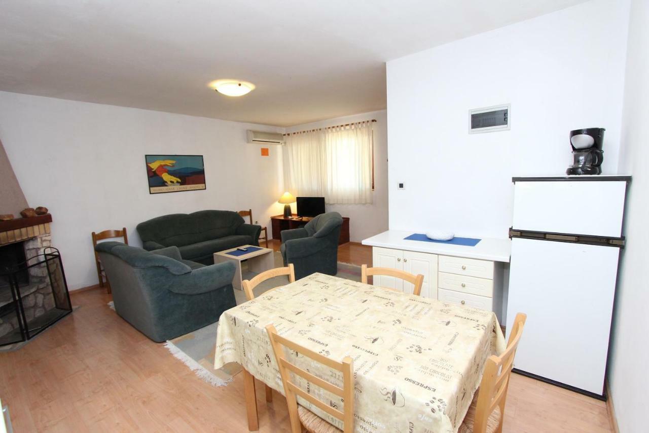 Apartments Lora Rovinj Bagian luar foto