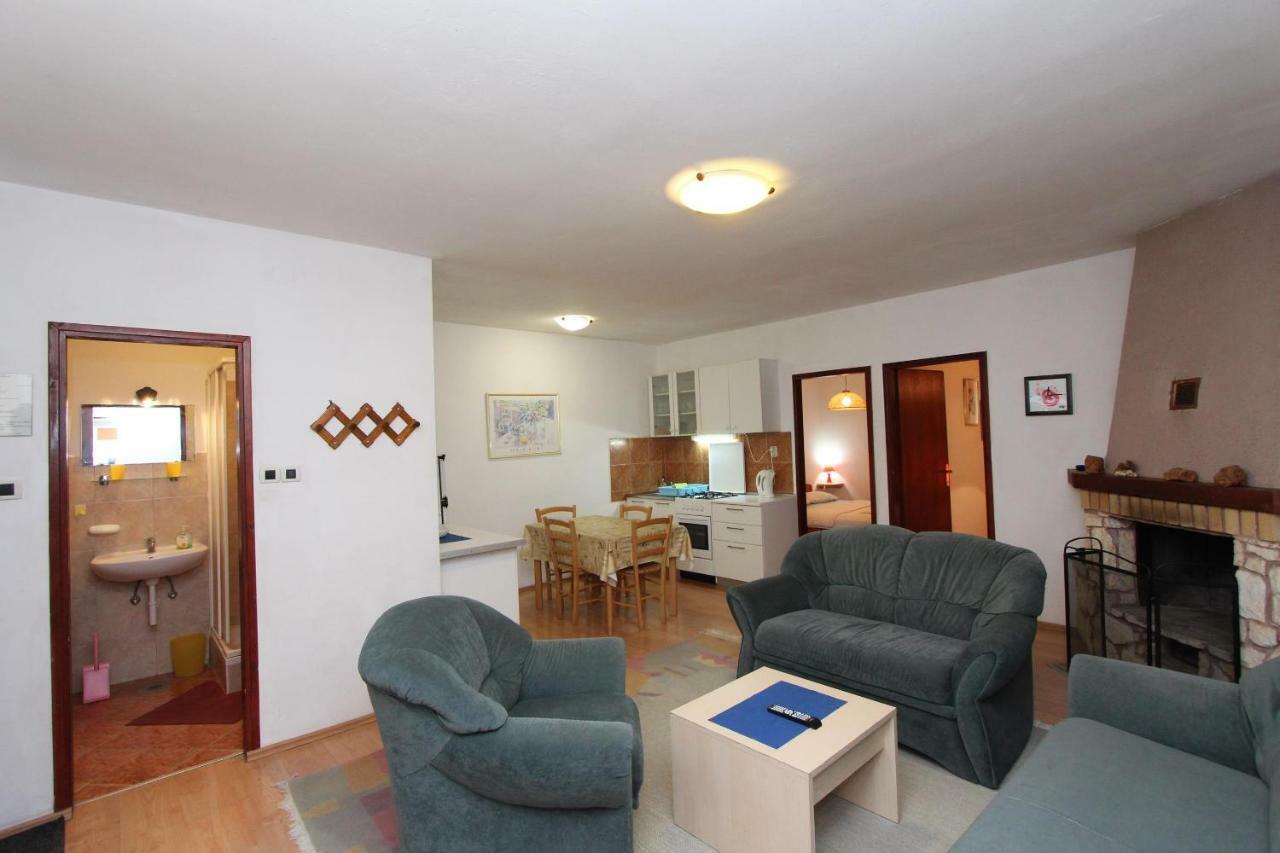 Apartments Lora Rovinj Bagian luar foto