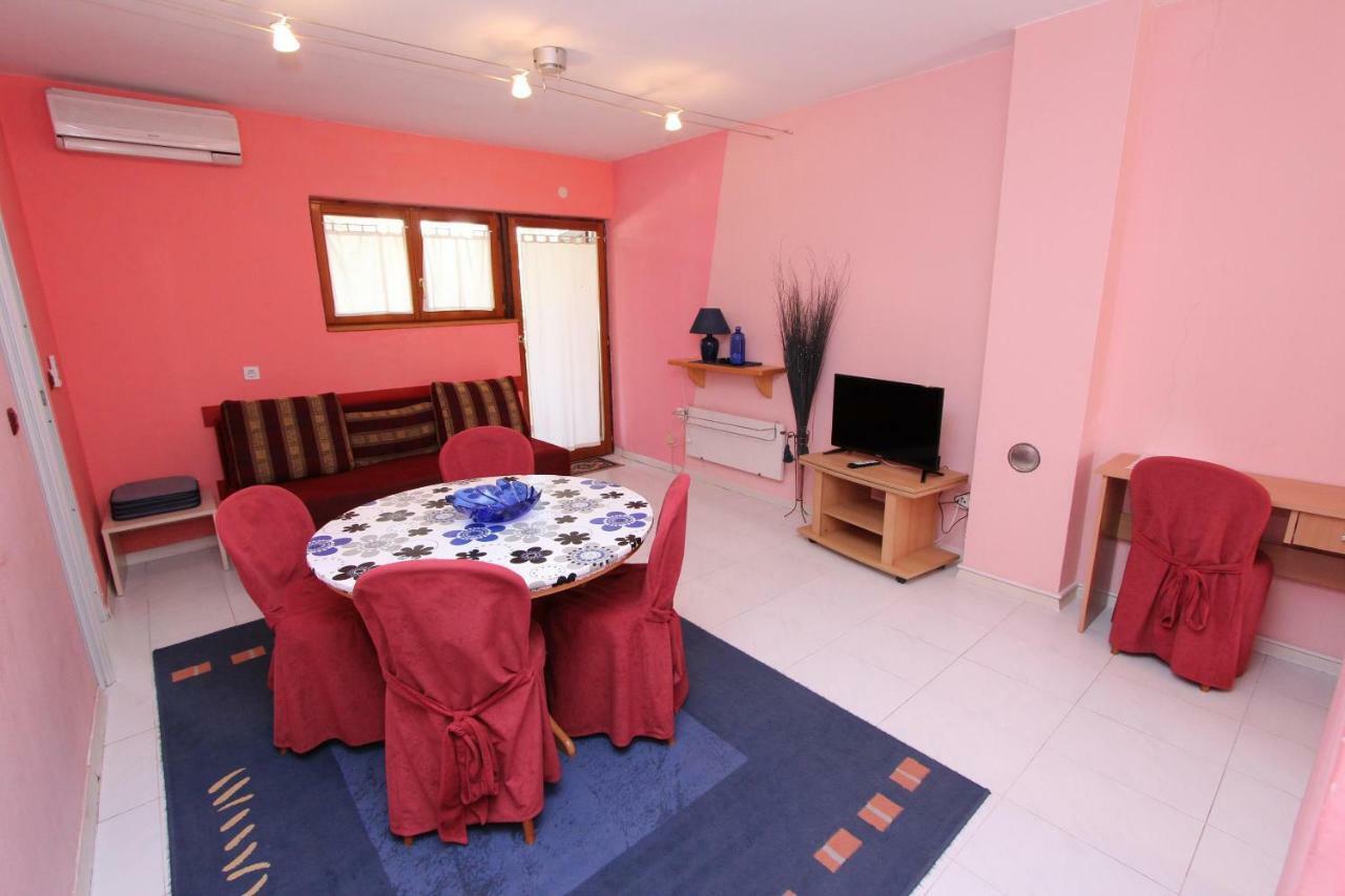 Apartments Lora Rovinj Bagian luar foto