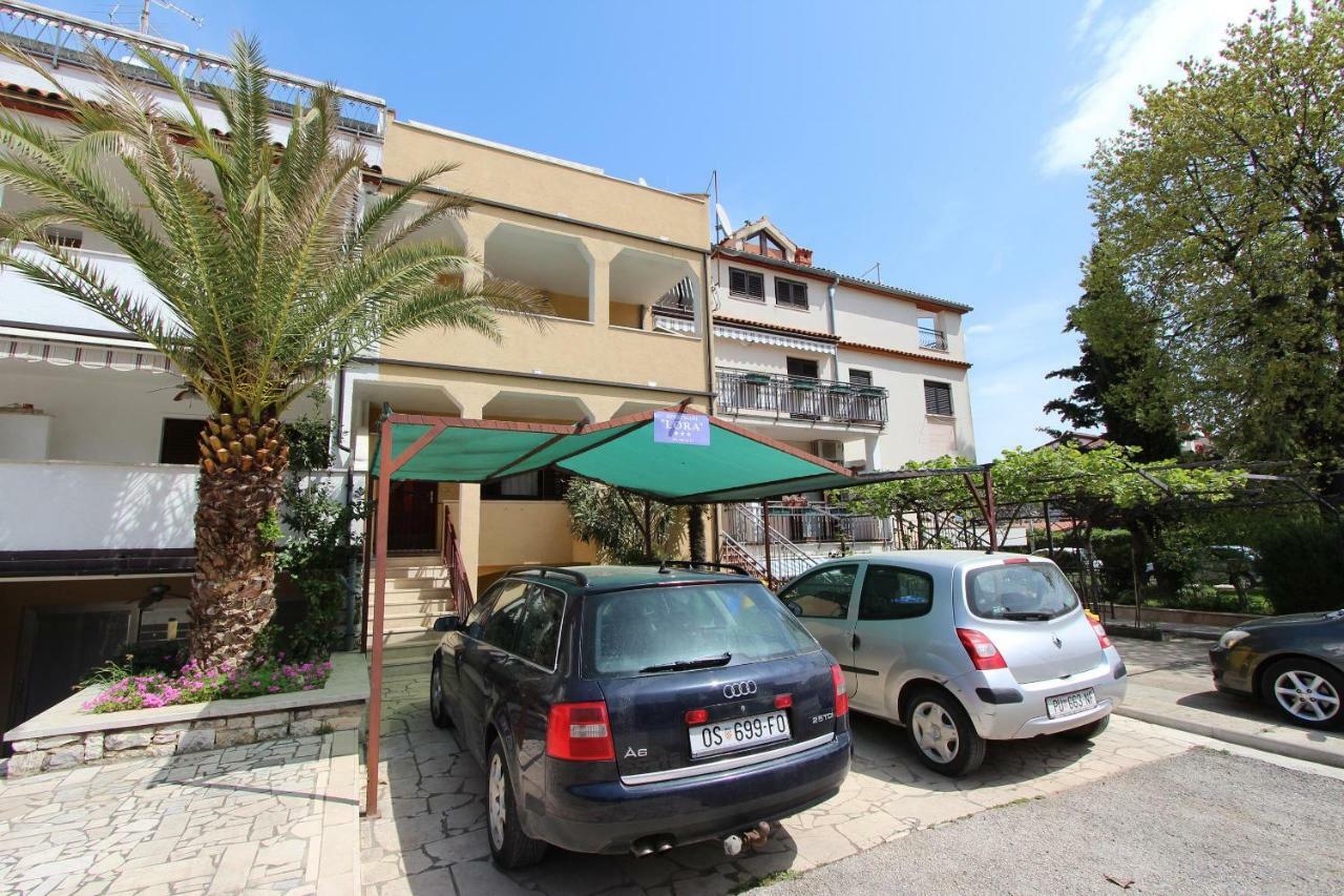 Apartments Lora Rovinj Bagian luar foto