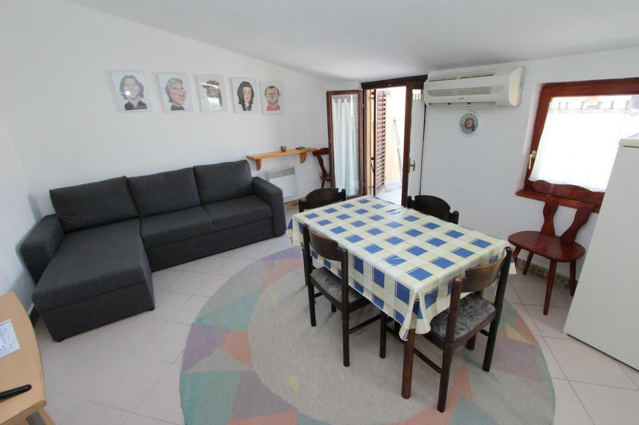 Apartments Lora Rovinj Bagian luar foto